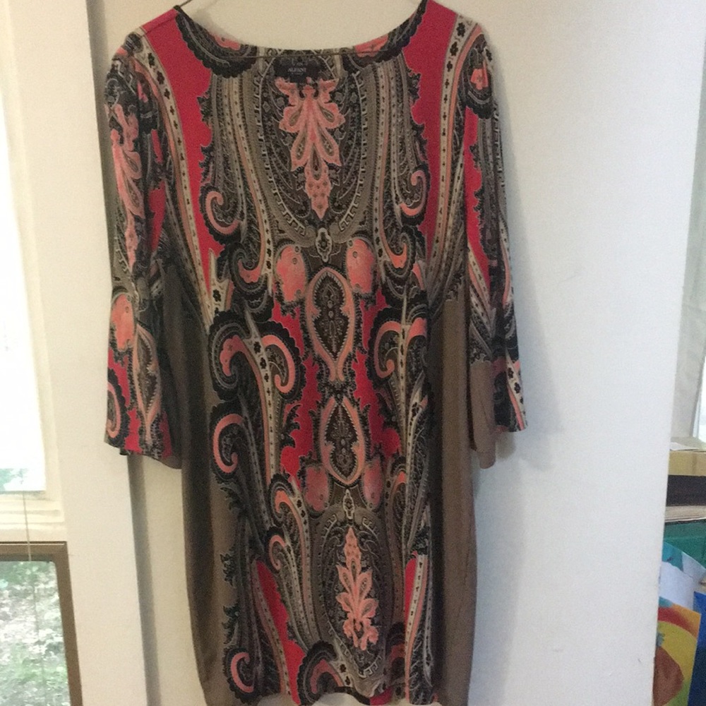 Beautiful patterned dress!